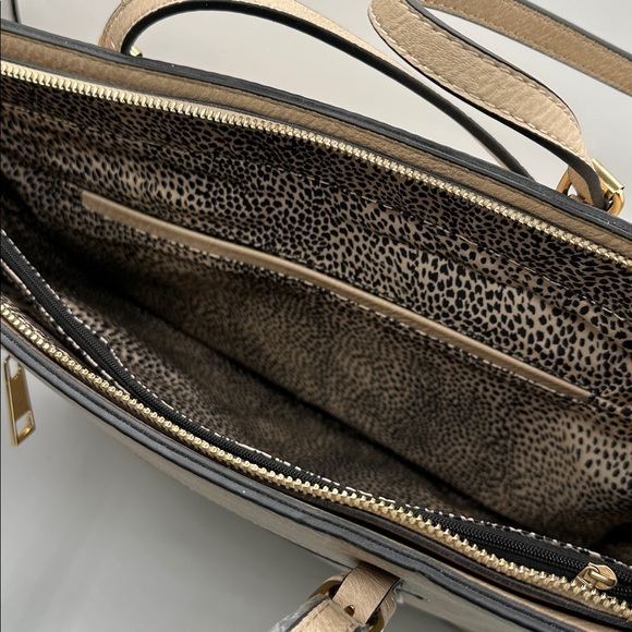 Large Tan Handbag /Tote in Vegan Leather, with a Wallet. NWT - Picture 5 of 13